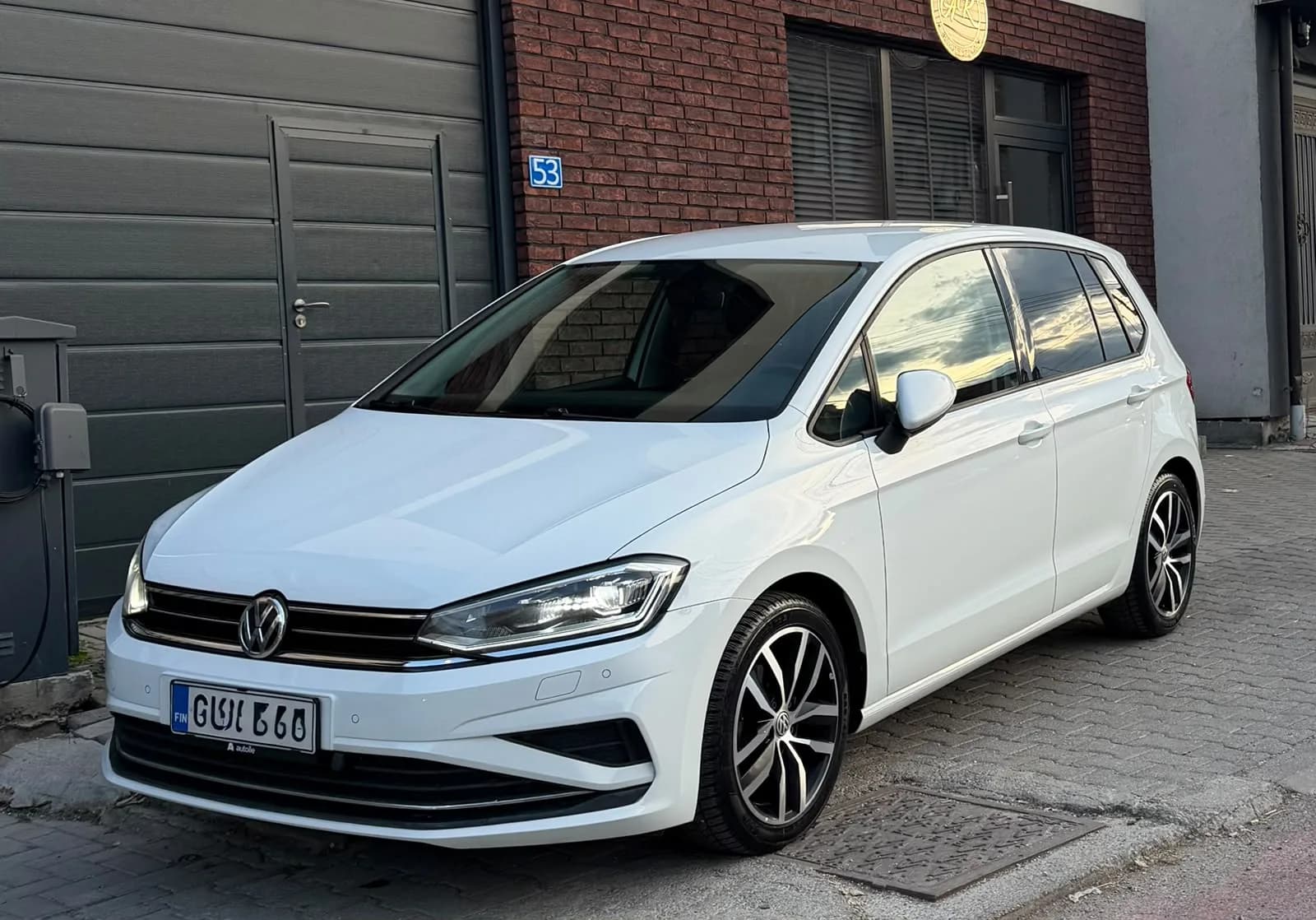 Volkswagen Golf Sportsvan 1.6 TDI DSG Highline – Pamja 1
